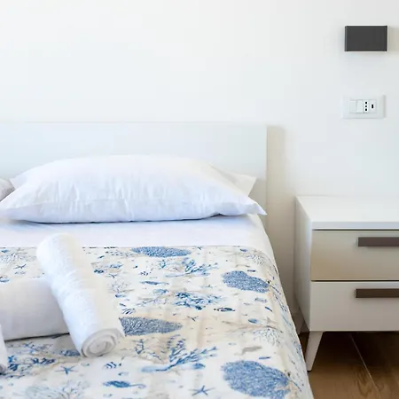 And The Sea Apartment Savona