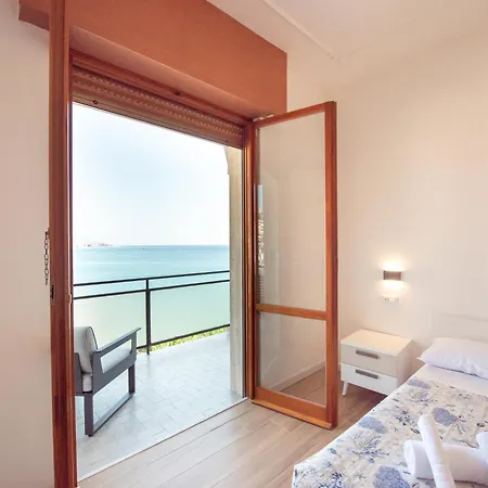 And The Sea Apartment