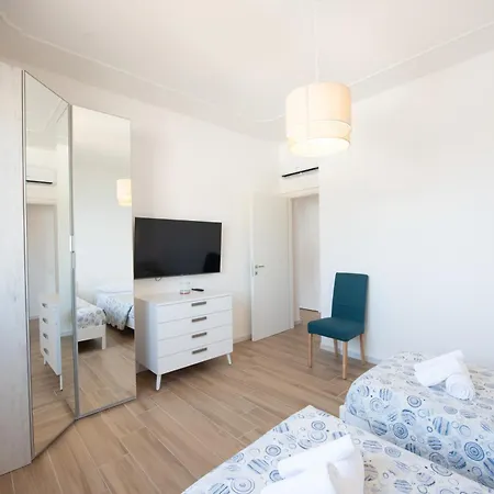 And The Sea Apartment Savona