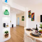 And The Sea Appartement