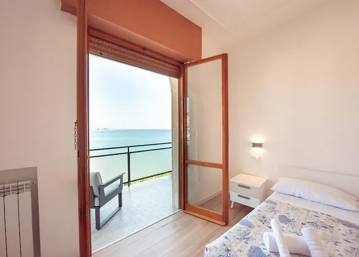And The Sea Appartement