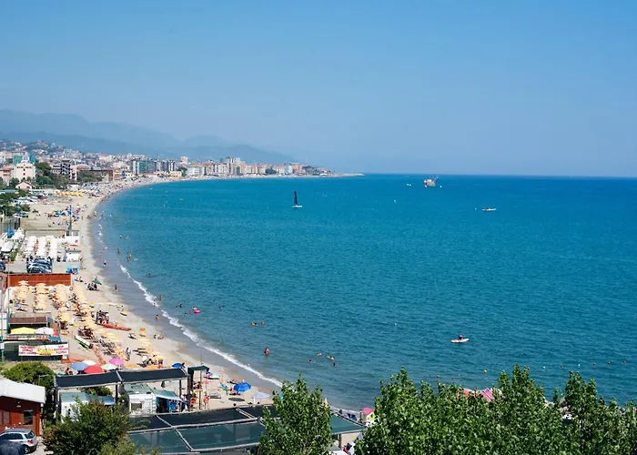 شقة And The Sea